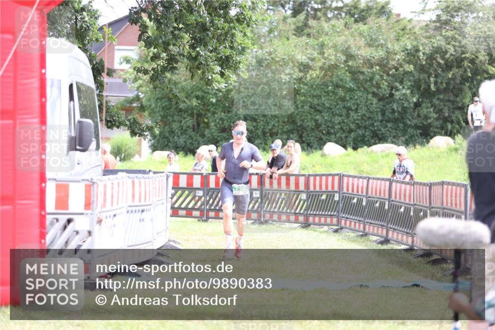 21.06.2026 - 29. Vierlanden-Triathlon Andreas Tolksdorf http://msf.ph/oto/9890383 21.06.2026 13:00:11 Ziel 710, 710 meine-sportfotos.de