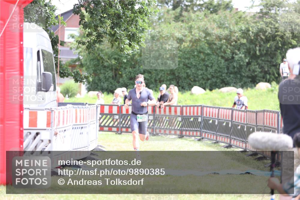 21.06.2026 - 29. Vierlanden-Triathlon Andreas Tolksdorf http://msf.ph/oto/9890385 21.06.2026 13:00:11 Ziel 710, 710 meine-sportfotos.de