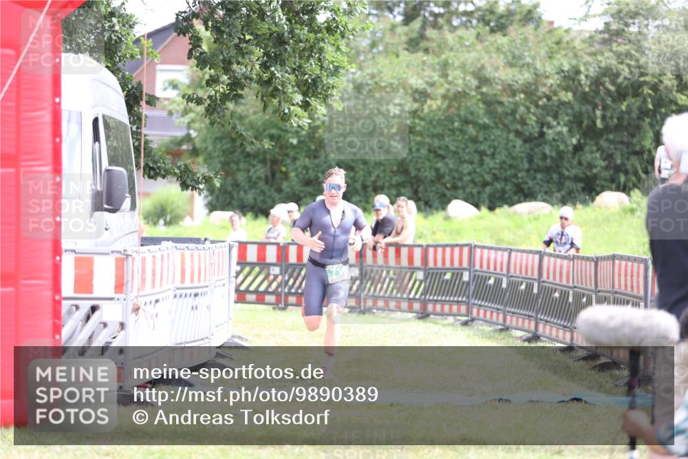 21.06.2026 - 29. Vierlanden-Triathlon Andreas Tolksdorf http://msf.ph/oto/9890389 21.06.2026 13:00:11 Ziel 710, 710 meine-sportfotos.de