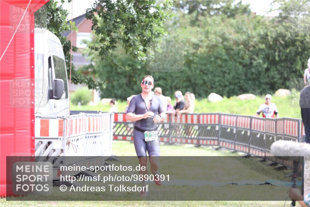 21.06.2026 - 29. Vierlanden-Triathlon Andreas Tolksdorf http://msf.ph/oto/9890391 21.06.2026 13:00:12 Ziel 710, 710 meine-sportfotos.de