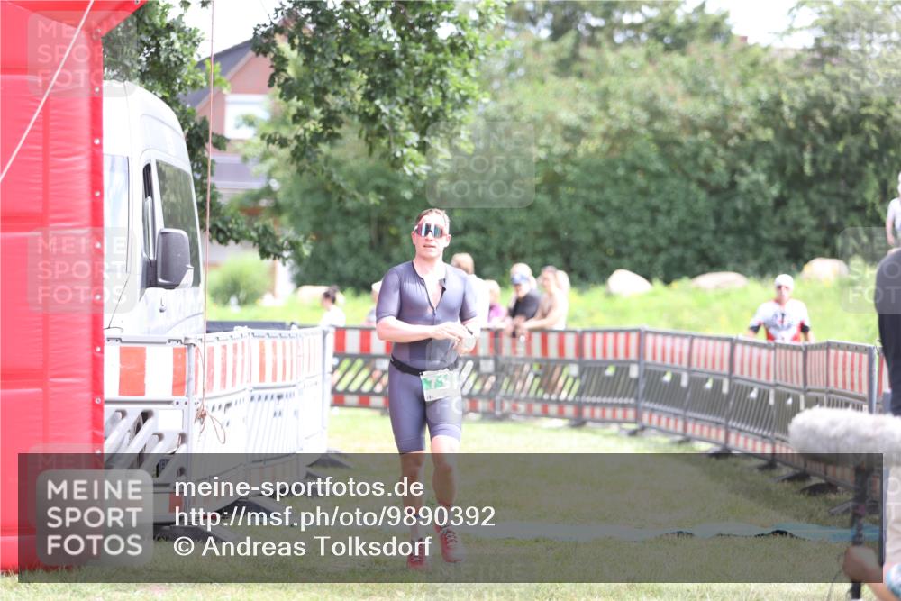 21.06.2026 - 29. Vierlanden-Triathlon Andreas Tolksdorf http://msf.ph/oto/9890392 21.06.2026 13:00:12 Ziel 710, 710 meine-sportfotos.de