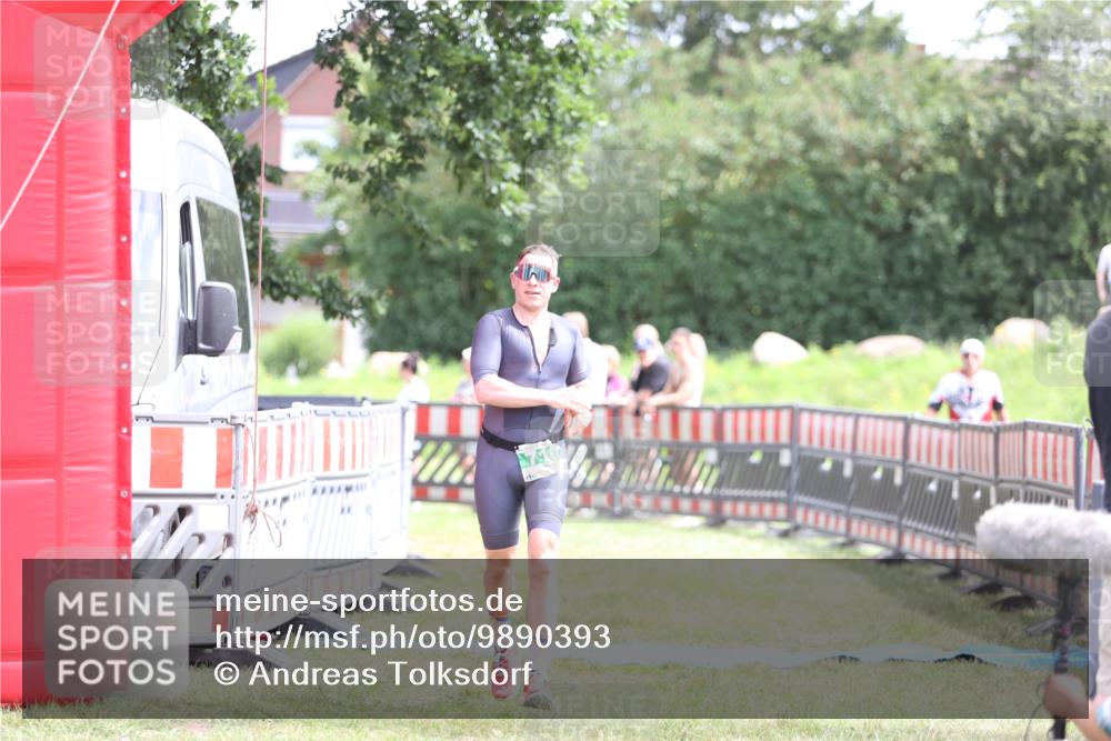 21.06.2026 - 29. Vierlanden-Triathlon Andreas Tolksdorf http://msf.ph/oto/9890393 21.06.2026 13:00:12 Ziel 710, 710 meine-sportfotos.de