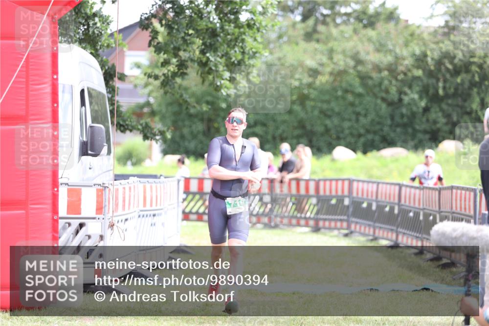 21.06.2026 - 29. Vierlanden-Triathlon Andreas Tolksdorf http://msf.ph/oto/9890394 21.06.2026 13:00:13 Ziel 710, 710 meine-sportfotos.de