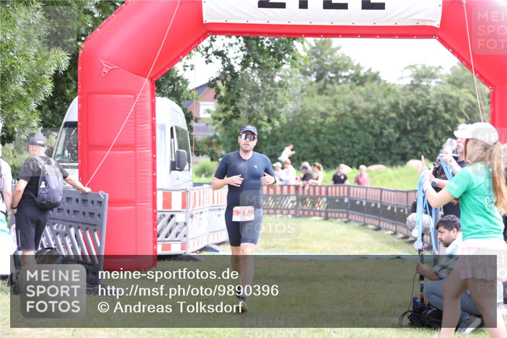 21.06.2026 - 29. Vierlanden-Triathlon Andreas Tolksdorf http://msf.ph/oto/9890396 21.06.2026 13:00:39 Ziel 27, 241, 27, 241 meine-sportfotos.de