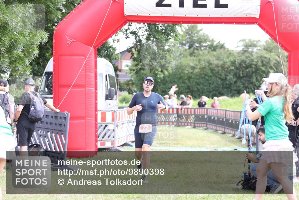 21.06.2026 - 29. Vierlanden-Triathlon Andreas Tolksdorf http://msf.ph/oto/9890398 21.06.2026 13:00:39 Ziel 27, 241, 27, 241 meine-sportfotos.de