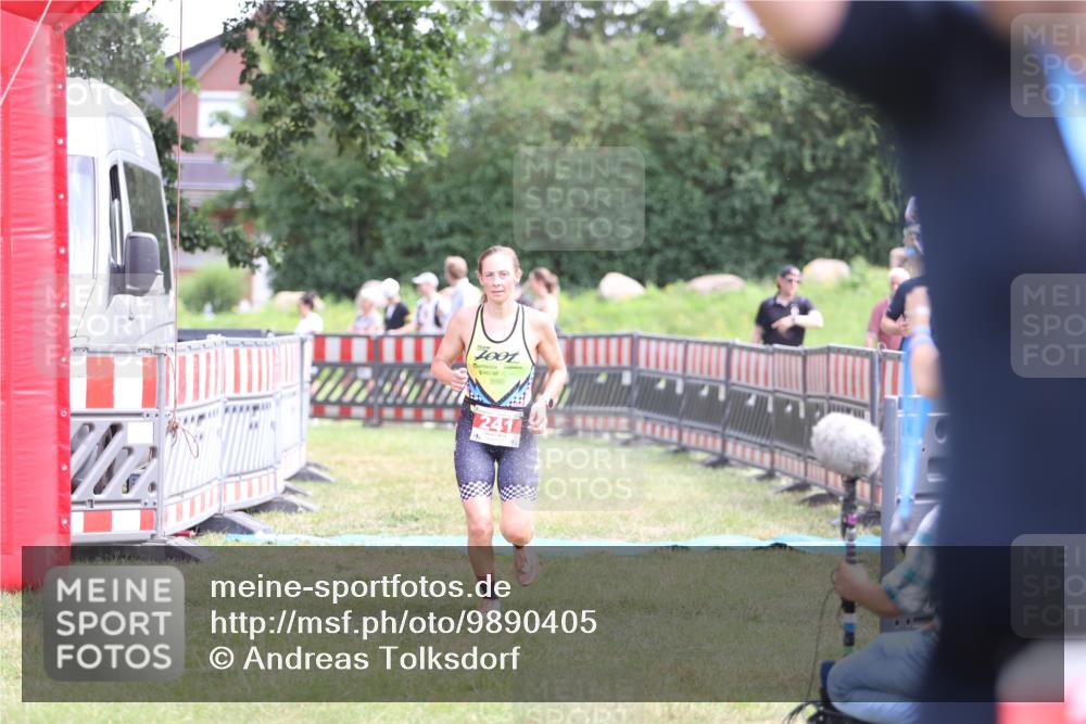 21.06.2026 - 29. Vierlanden-Triathlon Andreas Tolksdorf http://msf.ph/oto/9890405 21.06.2026 13:00:48 Ziel 241, 241 meine-sportfotos.de