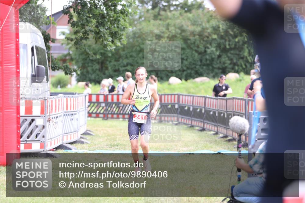21.06.2026 - 29. Vierlanden-Triathlon Andreas Tolksdorf http://msf.ph/oto/9890406 21.06.2026 13:00:48 Ziel 241, 241 meine-sportfotos.de