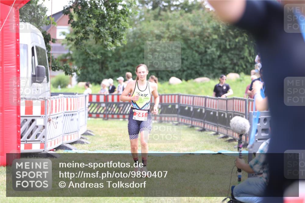 21.06.2026 - 29. Vierlanden-Triathlon Andreas Tolksdorf http://msf.ph/oto/9890407 21.06.2026 13:00:48 Ziel 241, 241 meine-sportfotos.de