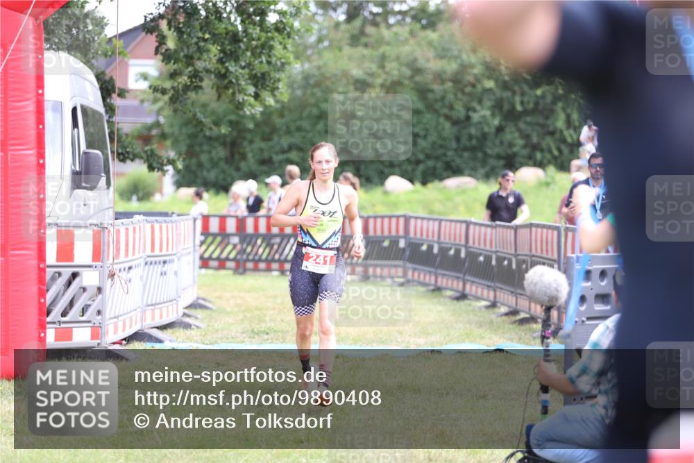 21.06.2026 - 29. Vierlanden-Triathlon Andreas Tolksdorf http://msf.ph/oto/9890408 21.06.2026 13:00:48 Ziel 241, 241 meine-sportfotos.de