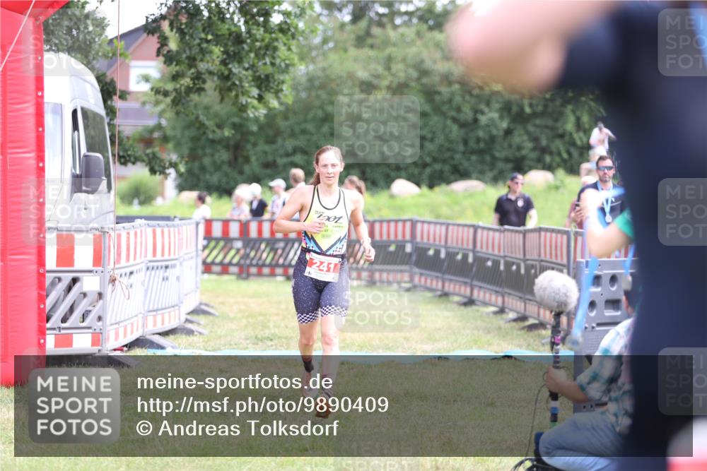 21.06.2026 - 29. Vierlanden-Triathlon Andreas Tolksdorf http://msf.ph/oto/9890409 21.06.2026 13:00:48 Ziel 241, 241 meine-sportfotos.de