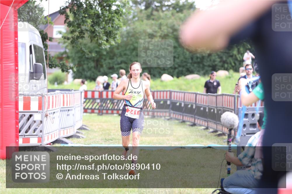 21.06.2026 - 29. Vierlanden-Triathlon Andreas Tolksdorf http://msf.ph/oto/9890410 21.06.2026 13:00:48 Ziel 241, 241 meine-sportfotos.de