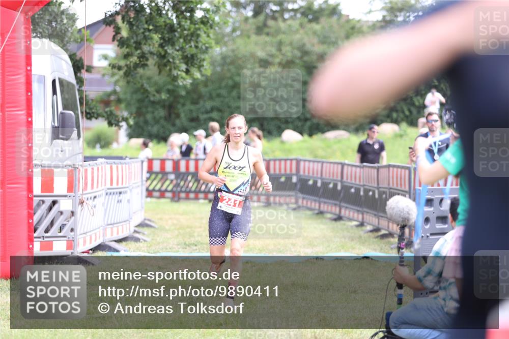 21.06.2026 - 29. Vierlanden-Triathlon Andreas Tolksdorf http://msf.ph/oto/9890411 21.06.2026 13:00:48 Ziel 241, 241 meine-sportfotos.de