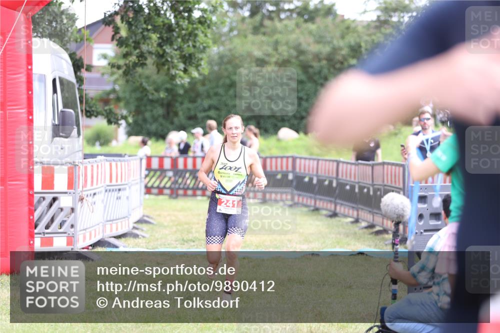 21.06.2026 - 29. Vierlanden-Triathlon Andreas Tolksdorf http://msf.ph/oto/9890412 21.06.2026 13:00:48 Ziel 241, 241 meine-sportfotos.de