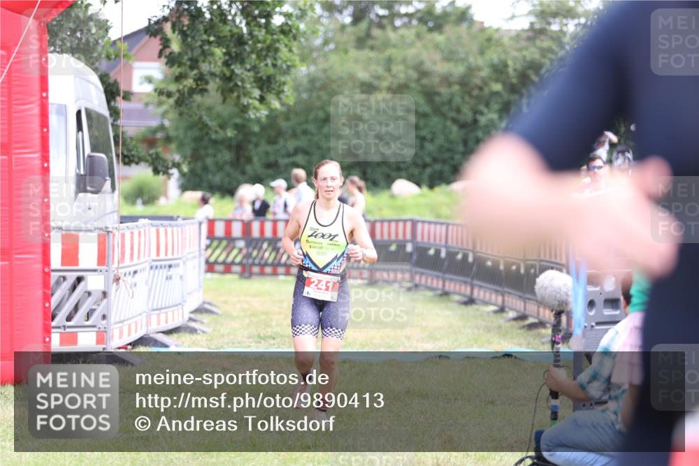 21.06.2026 - 29. Vierlanden-Triathlon Andreas Tolksdorf http://msf.ph/oto/9890413 21.06.2026 13:00:48 Ziel 241, 241 meine-sportfotos.de