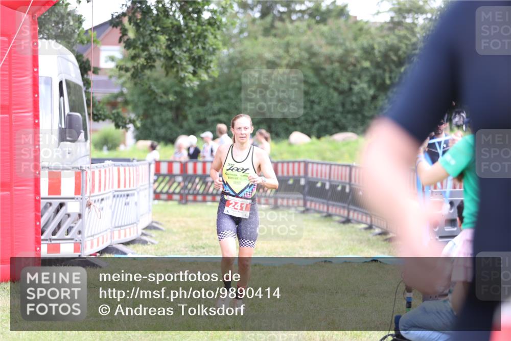 21.06.2026 - 29. Vierlanden-Triathlon Andreas Tolksdorf http://msf.ph/oto/9890414 21.06.2026 13:00:48 Ziel 241, 241 meine-sportfotos.de