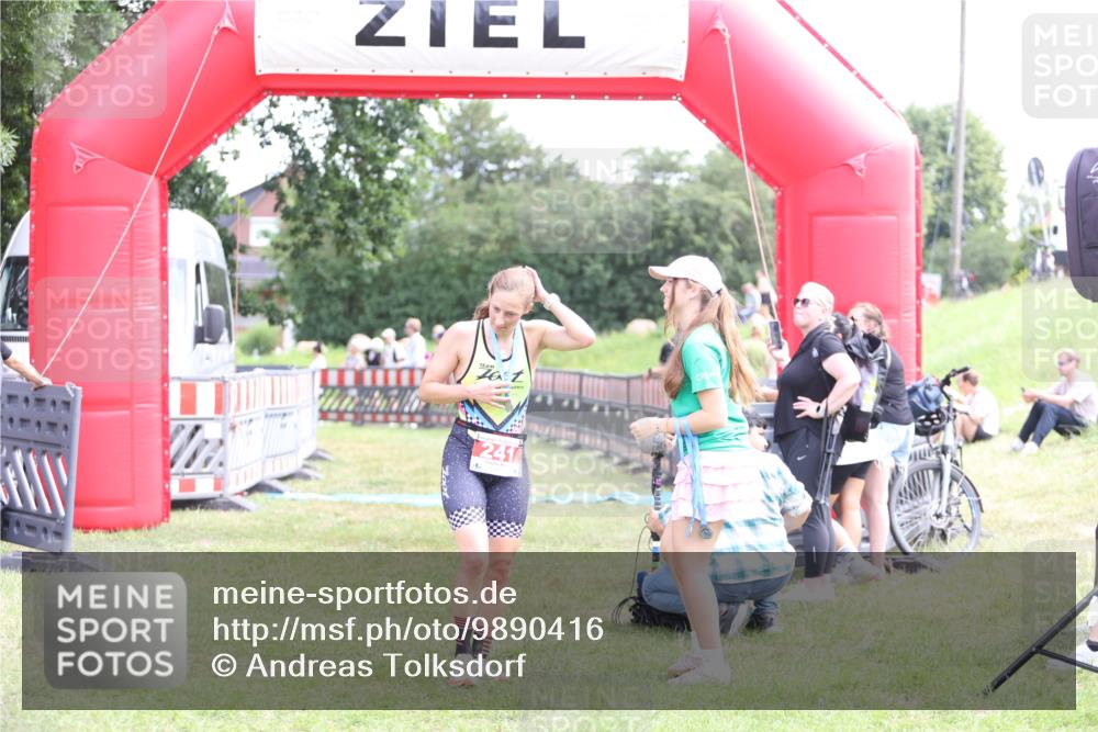 21.06.2026 - 29. Vierlanden-Triathlon Andreas Tolksdorf http://msf.ph/oto/9890416 21.06.2026 13:00:53 Ziel  meine-sportfotos.de