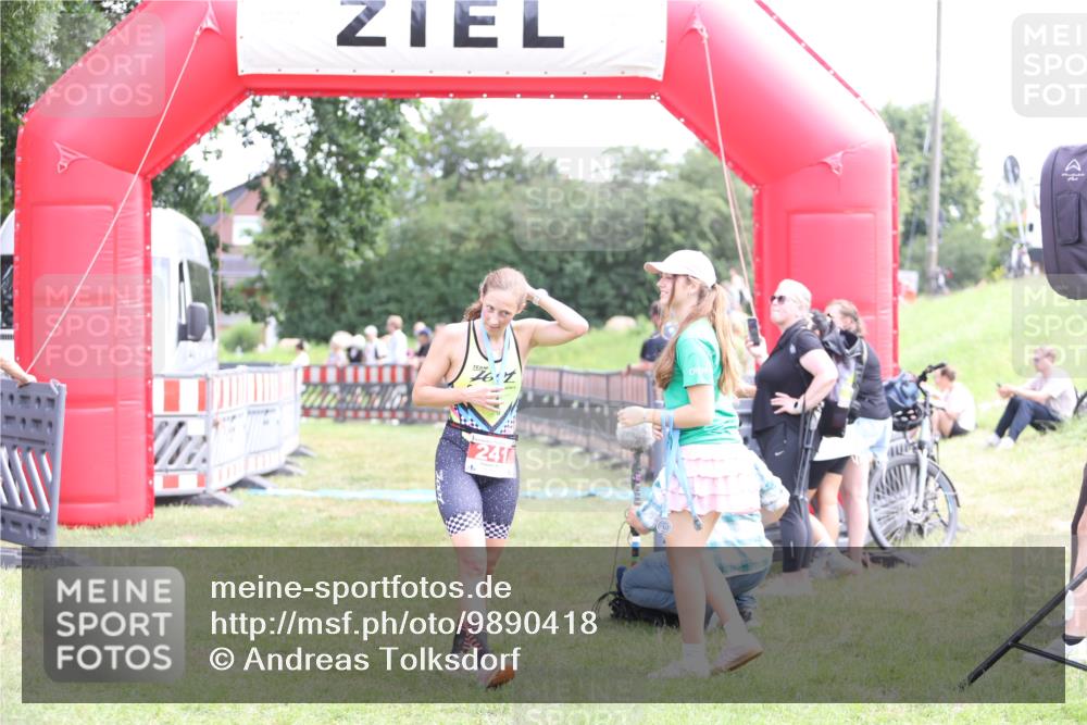 21.06.2026 - 29. Vierlanden-Triathlon Andreas Tolksdorf http://msf.ph/oto/9890418 21.06.2026 13:00:53 Ziel  meine-sportfotos.de