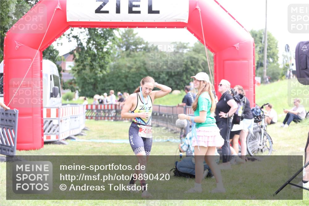 21.06.2026 - 29. Vierlanden-Triathlon Andreas Tolksdorf http://msf.ph/oto/9890420 21.06.2026 13:00:53 Ziel  meine-sportfotos.de