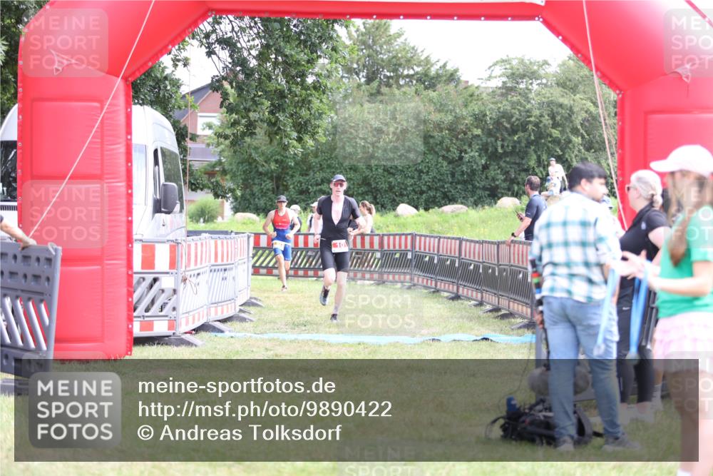 21.06.2026 - 29. Vierlanden-Triathlon Andreas Tolksdorf http://msf.ph/oto/9890422 21.06.2026 13:01:16 Ziel 10, 961, 10, 961 meine-sportfotos.de