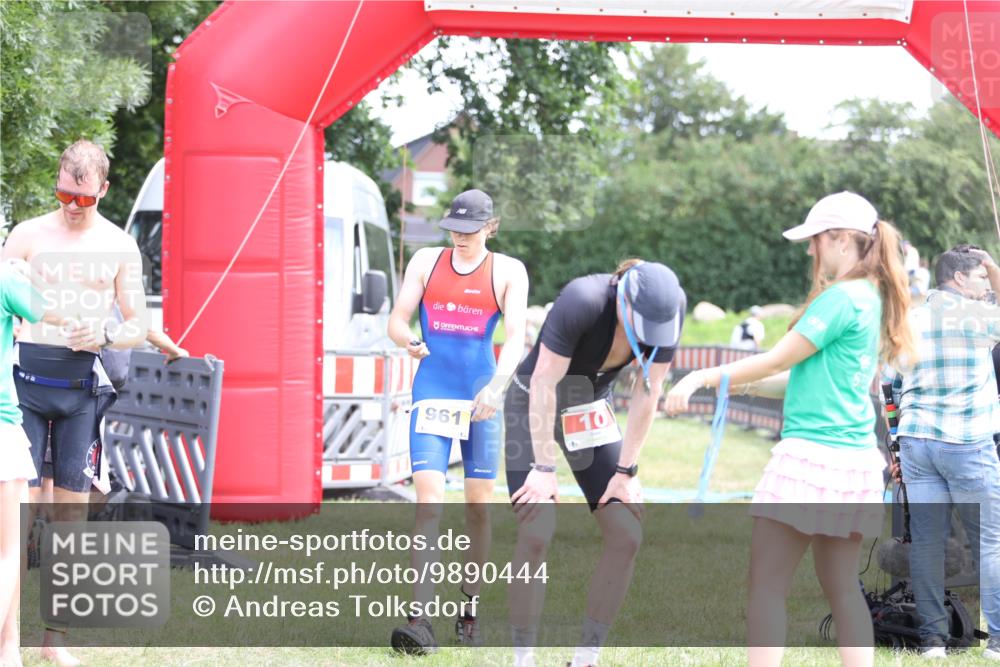 21.06.2026 - 29. Vierlanden-Triathlon Andreas Tolksdorf http://msf.ph/oto/9890444 21.06.2026 13:01:21 Ziel 10, 934, 961, 10, 934, 961 meine-sportfotos.de