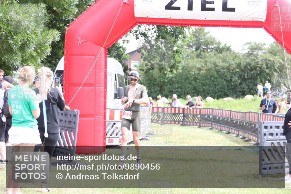 21.06.2026 - 29. Vierlanden-Triathlon Andreas Tolksdorf http://msf.ph/oto/9890456 21.06.2026 13:01:51 Ziel 161, 161 meine-sportfotos.de