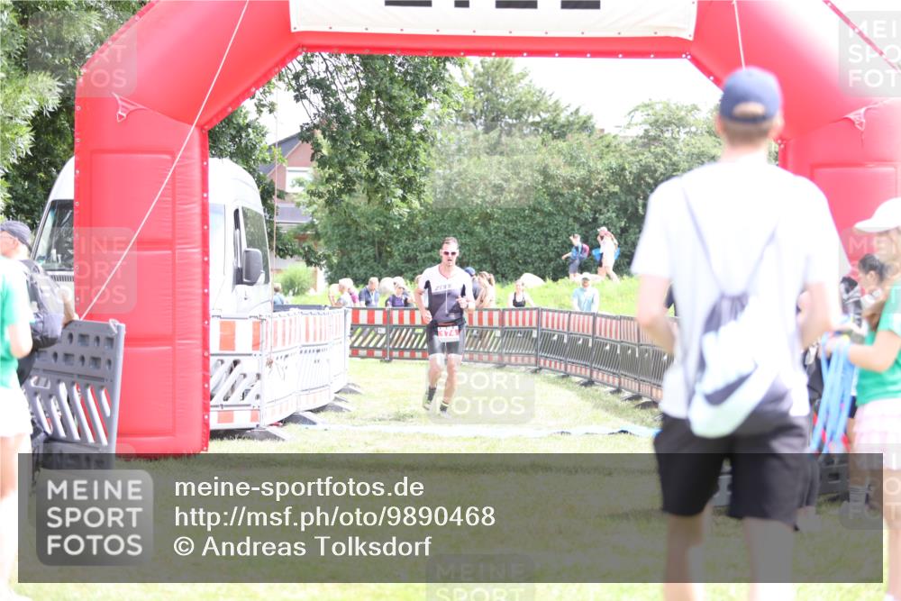 21.06.2026 - 29. Vierlanden-Triathlon Andreas Tolksdorf http://msf.ph/oto/9890468 21.06.2026 13:02:19 Ziel 174, 174 meine-sportfotos.de