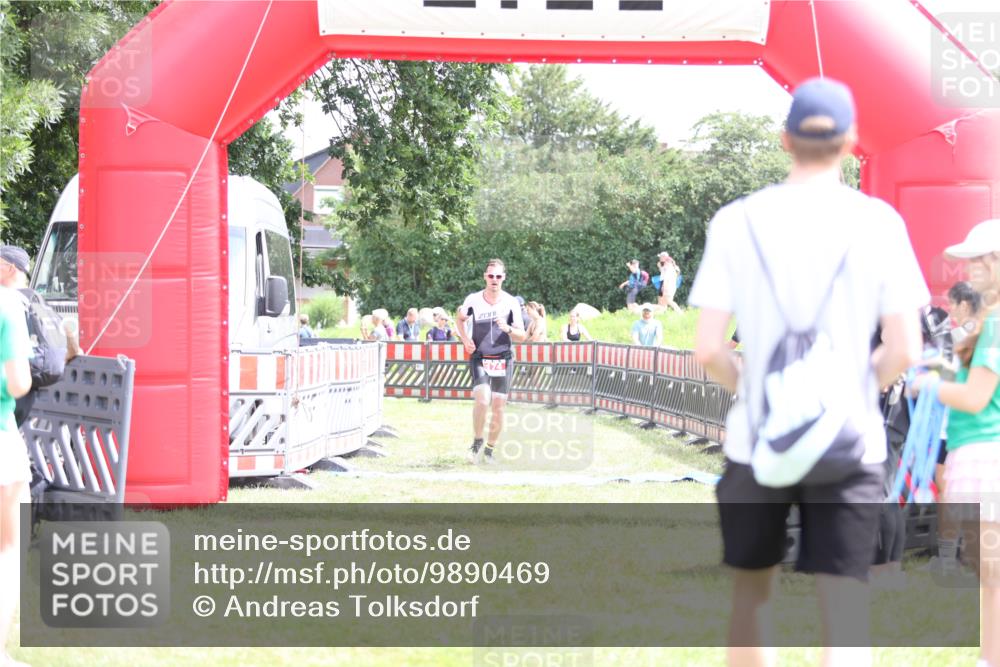 21.06.2026 - 29. Vierlanden-Triathlon Andreas Tolksdorf http://msf.ph/oto/9890469 21.06.2026 13:02:19 Ziel 174, 174 meine-sportfotos.de
