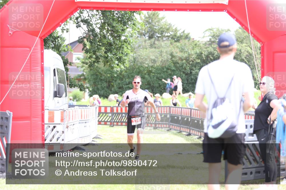 21.06.2026 - 29. Vierlanden-Triathlon Andreas Tolksdorf http://msf.ph/oto/9890472 21.06.2026 13:02:20 Ziel 174, 174 meine-sportfotos.de