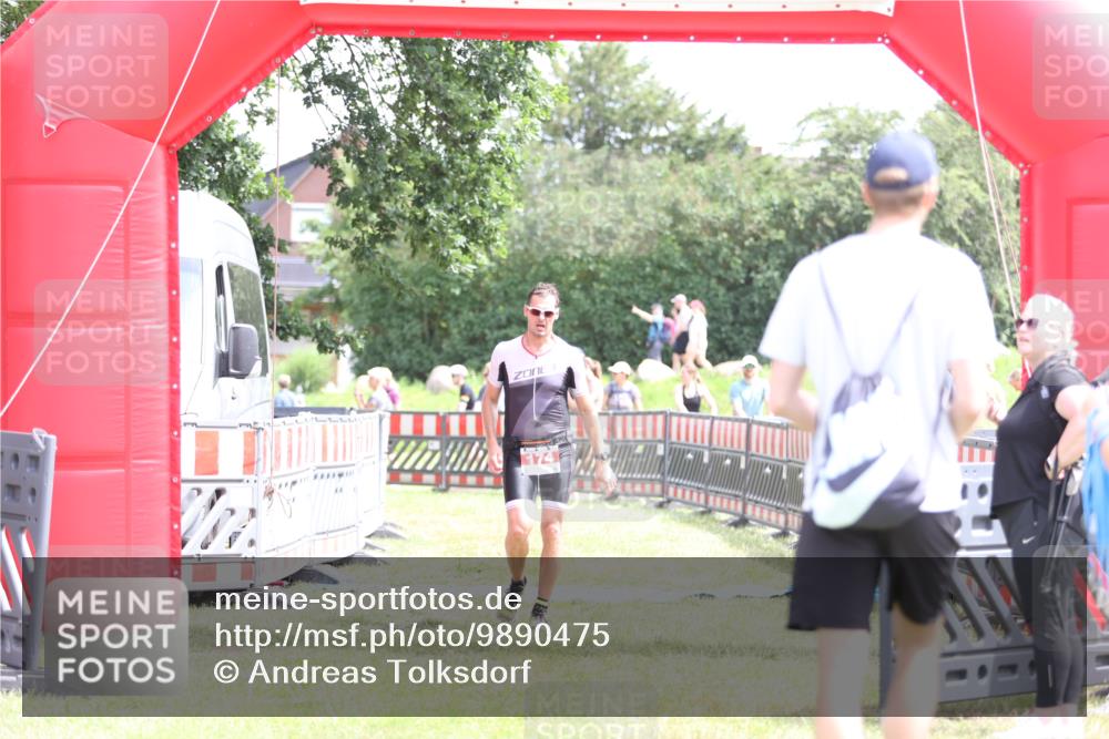 21.06.2026 - 29. Vierlanden-Triathlon Andreas Tolksdorf http://msf.ph/oto/9890475 21.06.2026 13:02:20 Ziel 174, 174 meine-sportfotos.de