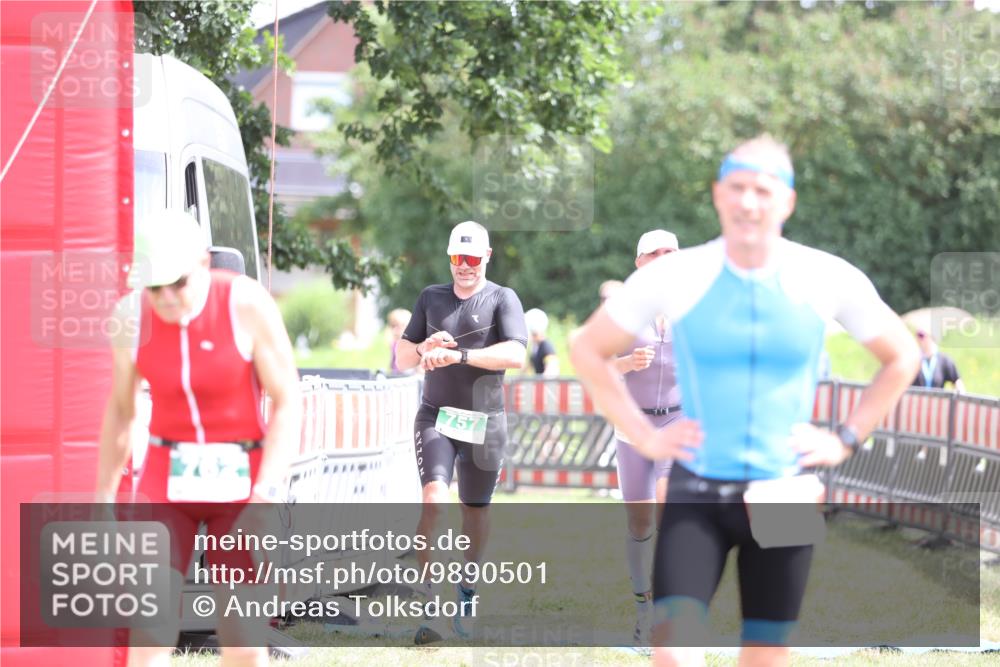 21.06.2026 - 29. Vierlanden-Triathlon Andreas Tolksdorf http://msf.ph/oto/9890501 21.06.2026 13:02:38 Ziel 35, 141, 757, 35, 141, 757 meine-sportfotos.de