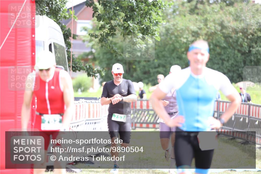 21.06.2026 - 29. Vierlanden-Triathlon Andreas Tolksdorf http://msf.ph/oto/9890504 21.06.2026 13:02:38 Ziel 35, 141, 757, 35, 141, 757 meine-sportfotos.de