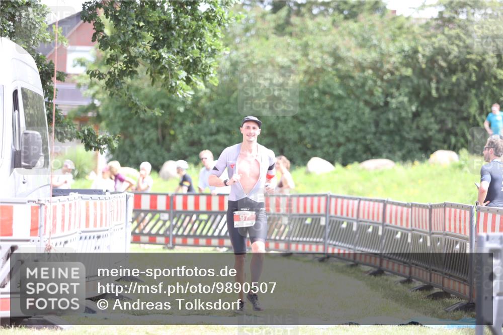 21.06.2026 - 29. Vierlanden-Triathlon Andreas Tolksdorf http://msf.ph/oto/9890507 21.06.2026 13:03:09 Ziel 97, 97 meine-sportfotos.de