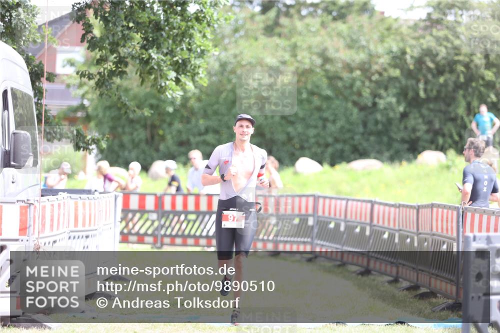 21.06.2026 - 29. Vierlanden-Triathlon Andreas Tolksdorf http://msf.ph/oto/9890510 21.06.2026 13:03:09 Ziel 97, 97 meine-sportfotos.de