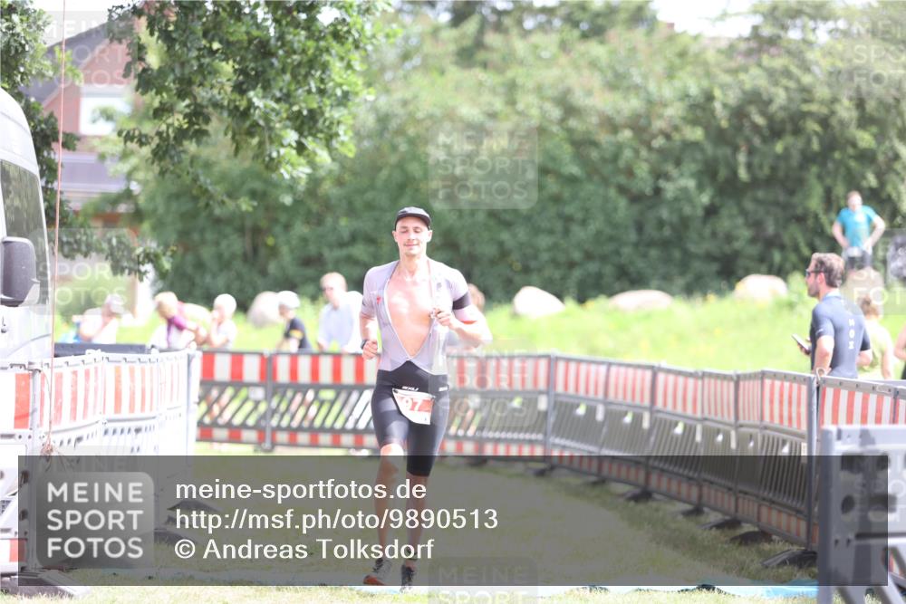 21.06.2026 - 29. Vierlanden-Triathlon Andreas Tolksdorf http://msf.ph/oto/9890513 21.06.2026 13:03:09 Ziel 97, 97 meine-sportfotos.de
