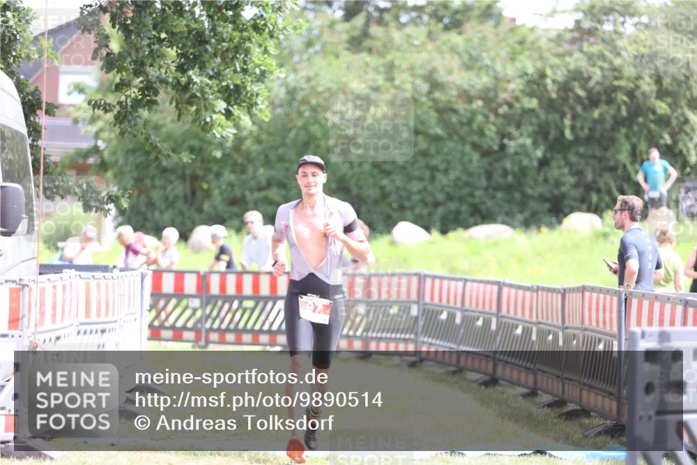 21.06.2026 - 29. Vierlanden-Triathlon Andreas Tolksdorf http://msf.ph/oto/9890514 21.06.2026 13:03:09 Ziel 97, 97 meine-sportfotos.de