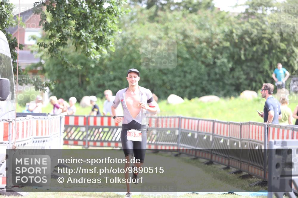 21.06.2026 - 29. Vierlanden-Triathlon Andreas Tolksdorf http://msf.ph/oto/9890515 21.06.2026 13:03:09 Ziel 97, 97 meine-sportfotos.de