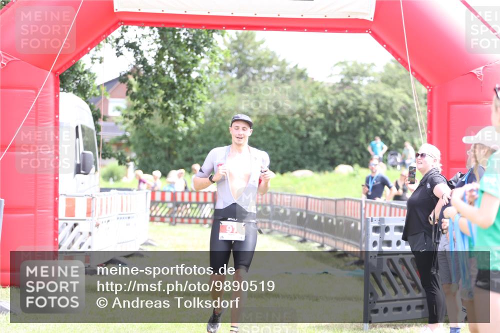 21.06.2026 - 29. Vierlanden-Triathlon Andreas Tolksdorf http://msf.ph/oto/9890519 21.06.2026 13:03:12 Ziel 97, 97 meine-sportfotos.de