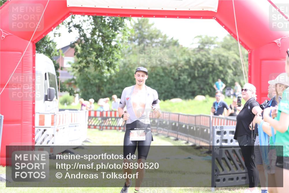 21.06.2026 - 29. Vierlanden-Triathlon Andreas Tolksdorf http://msf.ph/oto/9890520 21.06.2026 13:03:12 Ziel 97, 97 meine-sportfotos.de