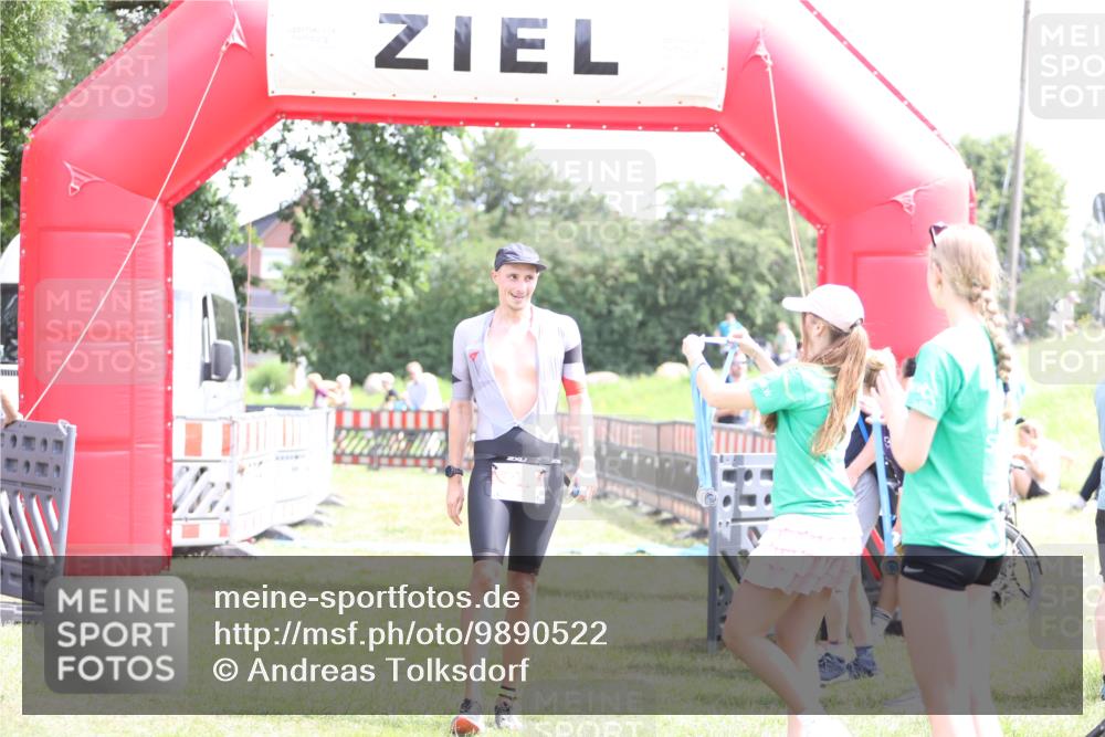 21.06.2026 - 29. Vierlanden-Triathlon Andreas Tolksdorf http://msf.ph/oto/9890522 21.06.2026 13:03:13 Ziel 97, 97 meine-sportfotos.de