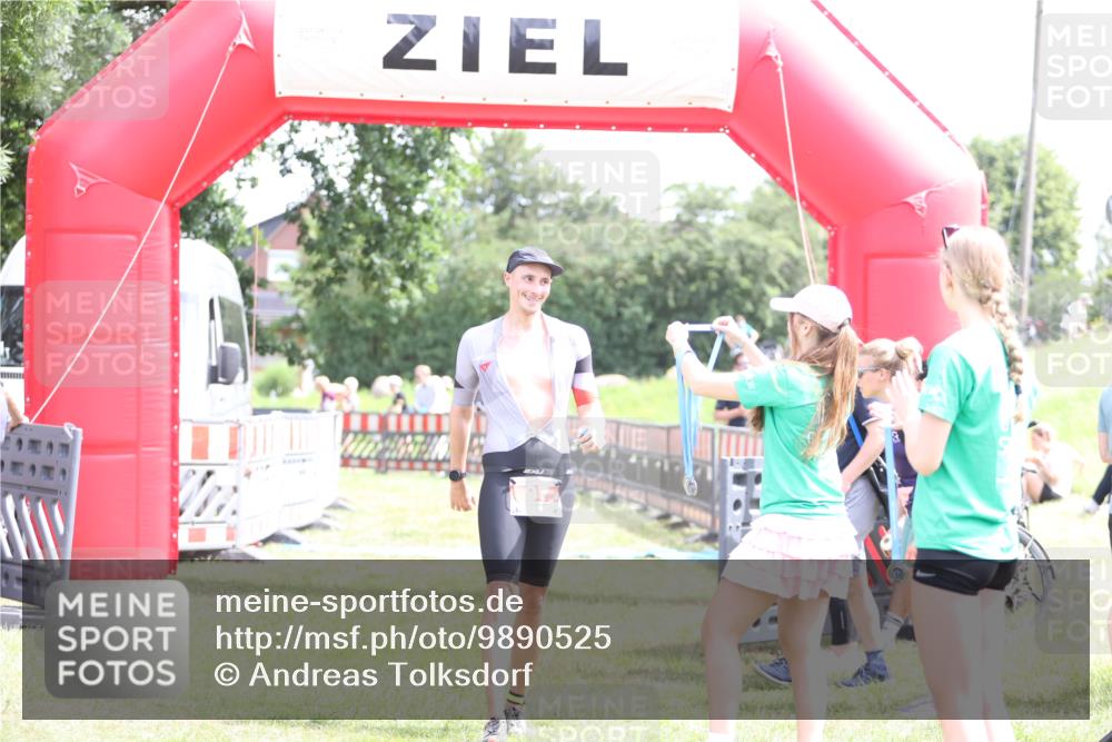 21.06.2026 - 29. Vierlanden-Triathlon Andreas Tolksdorf http://msf.ph/oto/9890525 21.06.2026 13:03:13 Ziel 97, 97 meine-sportfotos.de