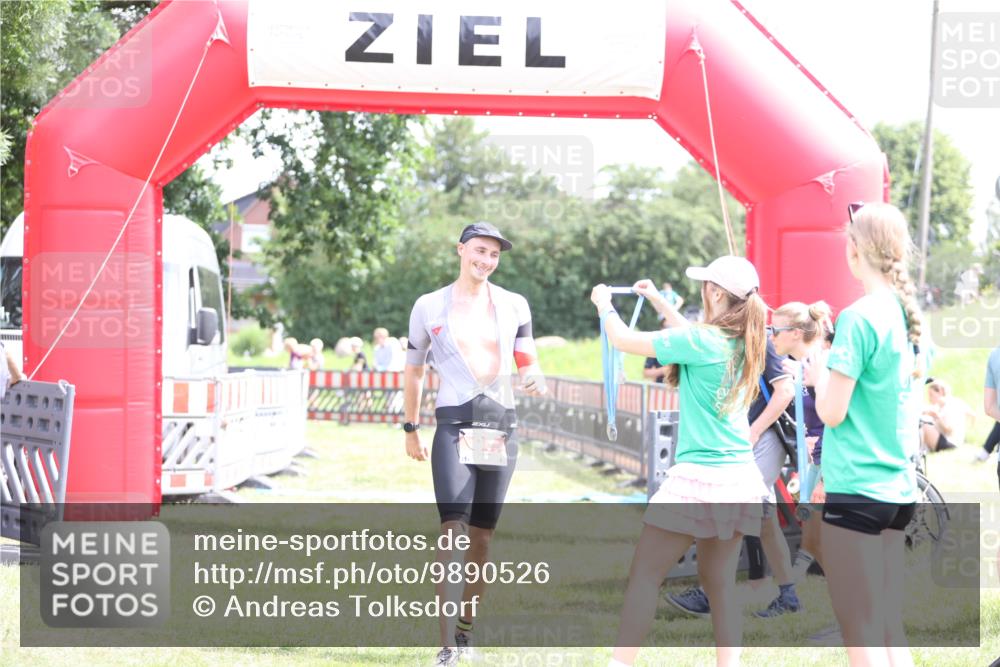 21.06.2026 - 29. Vierlanden-Triathlon Andreas Tolksdorf http://msf.ph/oto/9890526 21.06.2026 13:03:13 Ziel 97, 97 meine-sportfotos.de