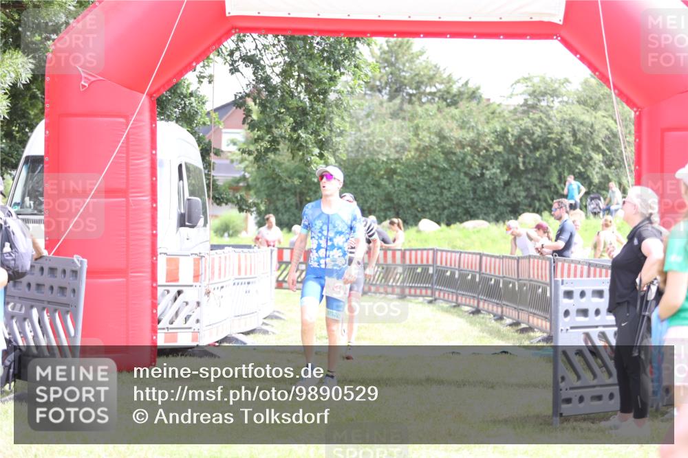 21.06.2026 - 29. Vierlanden-Triathlon Andreas Tolksdorf http://msf.ph/oto/9890529 21.06.2026 13:03:30 Ziel 139, 199, 728, 787, 979, 139, 199, 728, 787, 979 meine-sportfotos.de