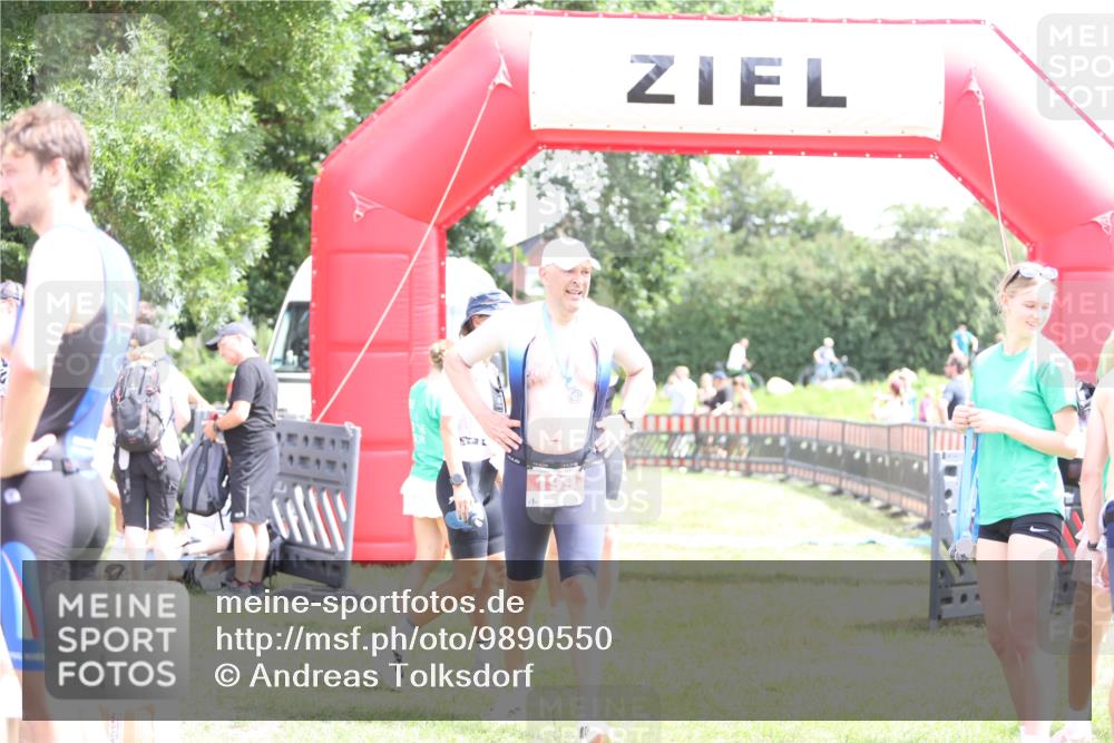 21.06.2026 - 29. Vierlanden-Triathlon Andreas Tolksdorf http://msf.ph/oto/9890550 21.06.2026 13:03:55 Ziel 674, 674 meine-sportfotos.de