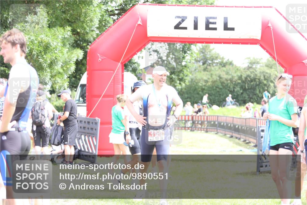21.06.2026 - 29. Vierlanden-Triathlon Andreas Tolksdorf http://msf.ph/oto/9890551 21.06.2026 13:03:55 Ziel 674, 674 meine-sportfotos.de