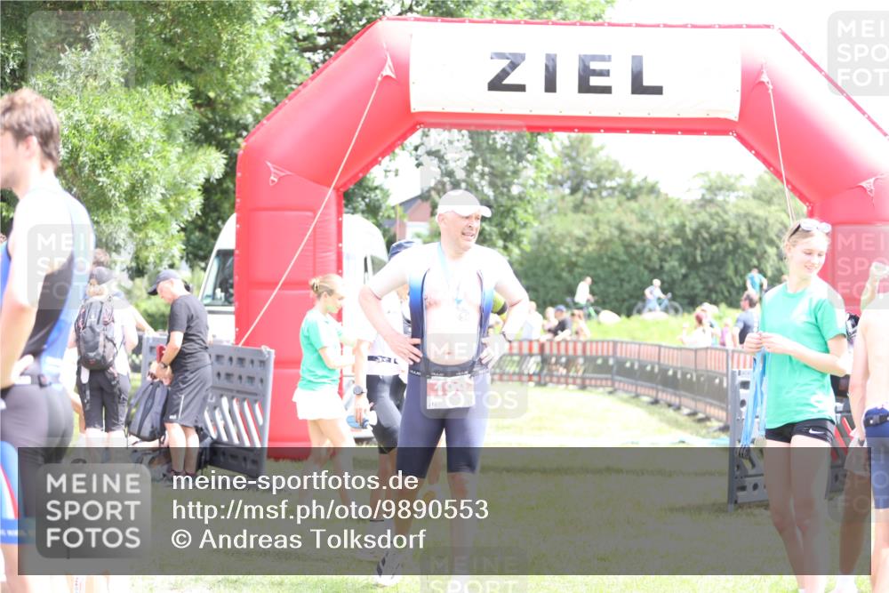 21.06.2026 - 29. Vierlanden-Triathlon Andreas Tolksdorf http://msf.ph/oto/9890553 21.06.2026 13:03:55 Ziel 674, 674 meine-sportfotos.de