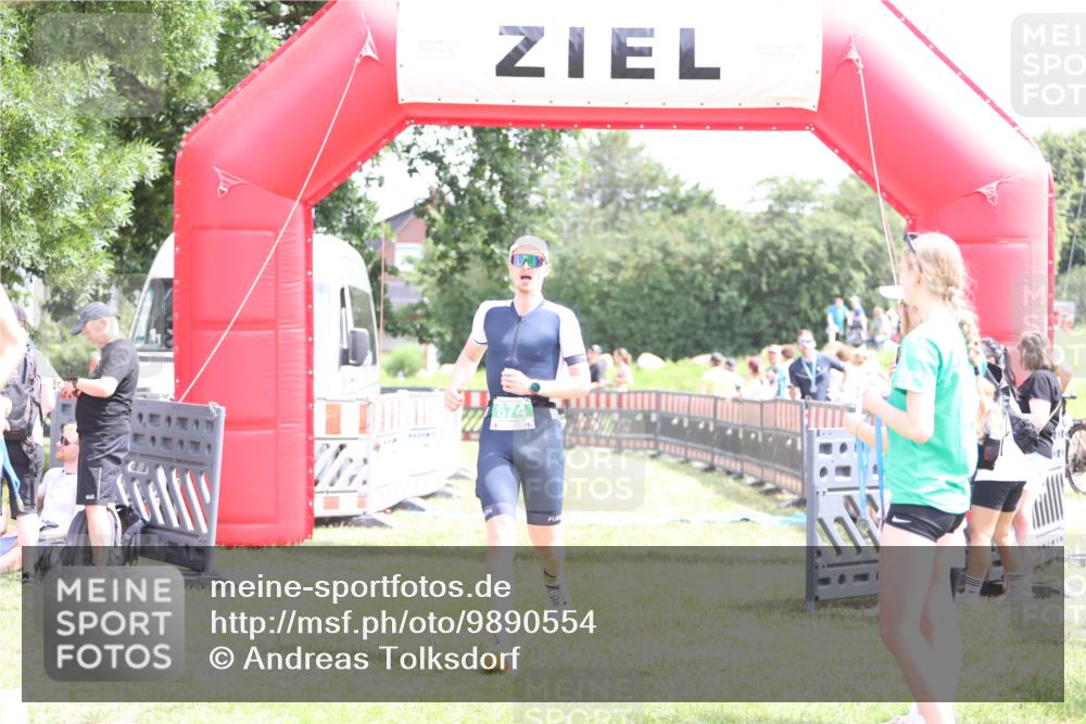 21.06.2026 - 29. Vierlanden-Triathlon Andreas Tolksdorf http://msf.ph/oto/9890554 21.06.2026 13:04:08 Ziel 674, 674 meine-sportfotos.de
