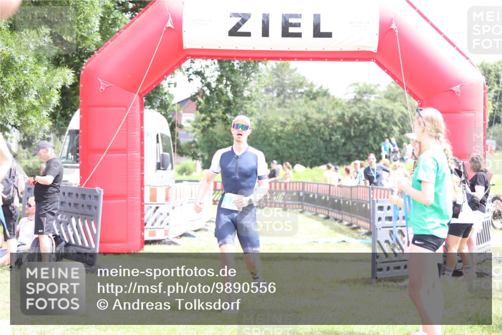 21.06.2026 - 29. Vierlanden-Triathlon Andreas Tolksdorf http://msf.ph/oto/9890556 21.06.2026 13:04:08 Ziel 674, 674 meine-sportfotos.de