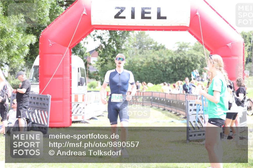 21.06.2026 - 29. Vierlanden-Triathlon Andreas Tolksdorf http://msf.ph/oto/9890557 21.06.2026 13:04:08 Ziel 674, 674 meine-sportfotos.de