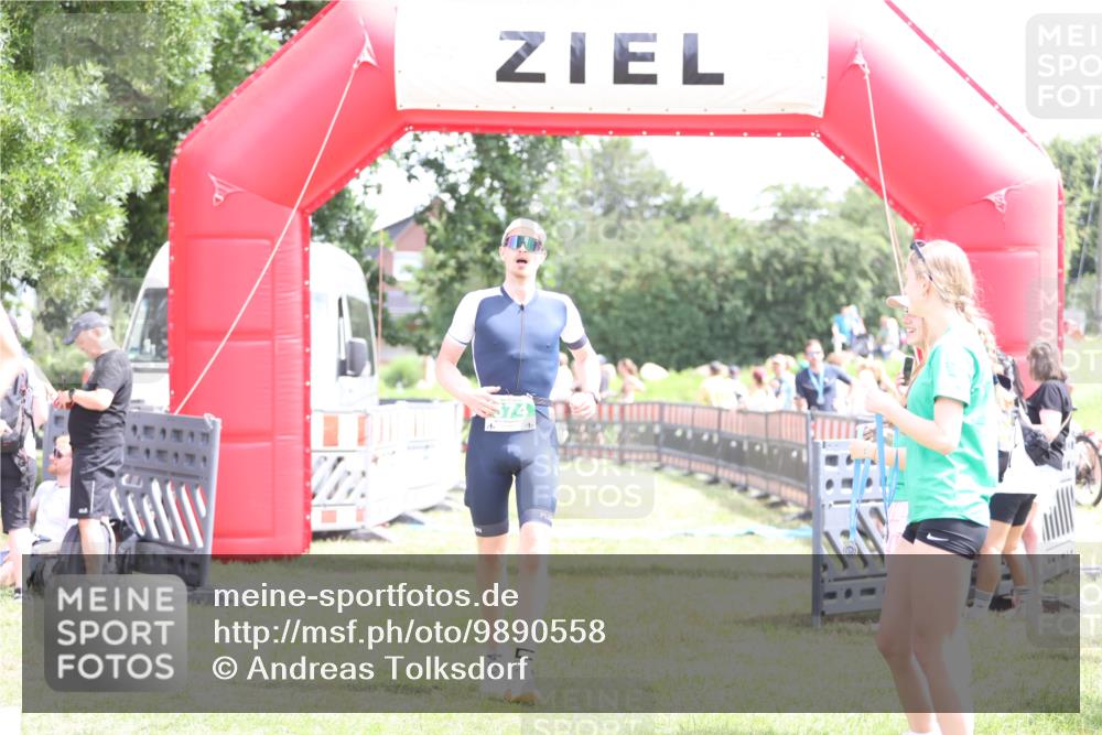 21.06.2026 - 29. Vierlanden-Triathlon Andreas Tolksdorf http://msf.ph/oto/9890558 21.06.2026 13:04:08 Ziel 674, 674 meine-sportfotos.de