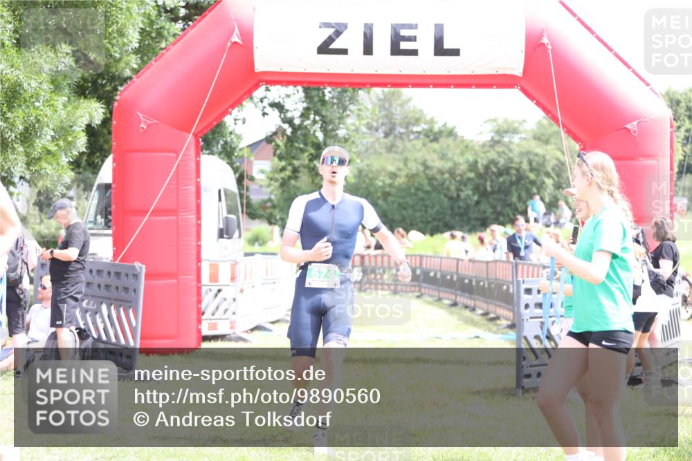 21.06.2026 - 29. Vierlanden-Triathlon Andreas Tolksdorf http://msf.ph/oto/9890560 21.06.2026 13:04:09 Ziel 674, 674 meine-sportfotos.de
